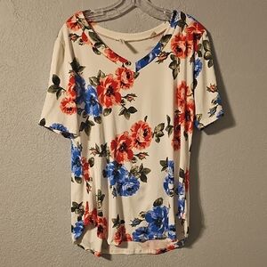 Elegant Floral V-Neck Short Sleeve Top